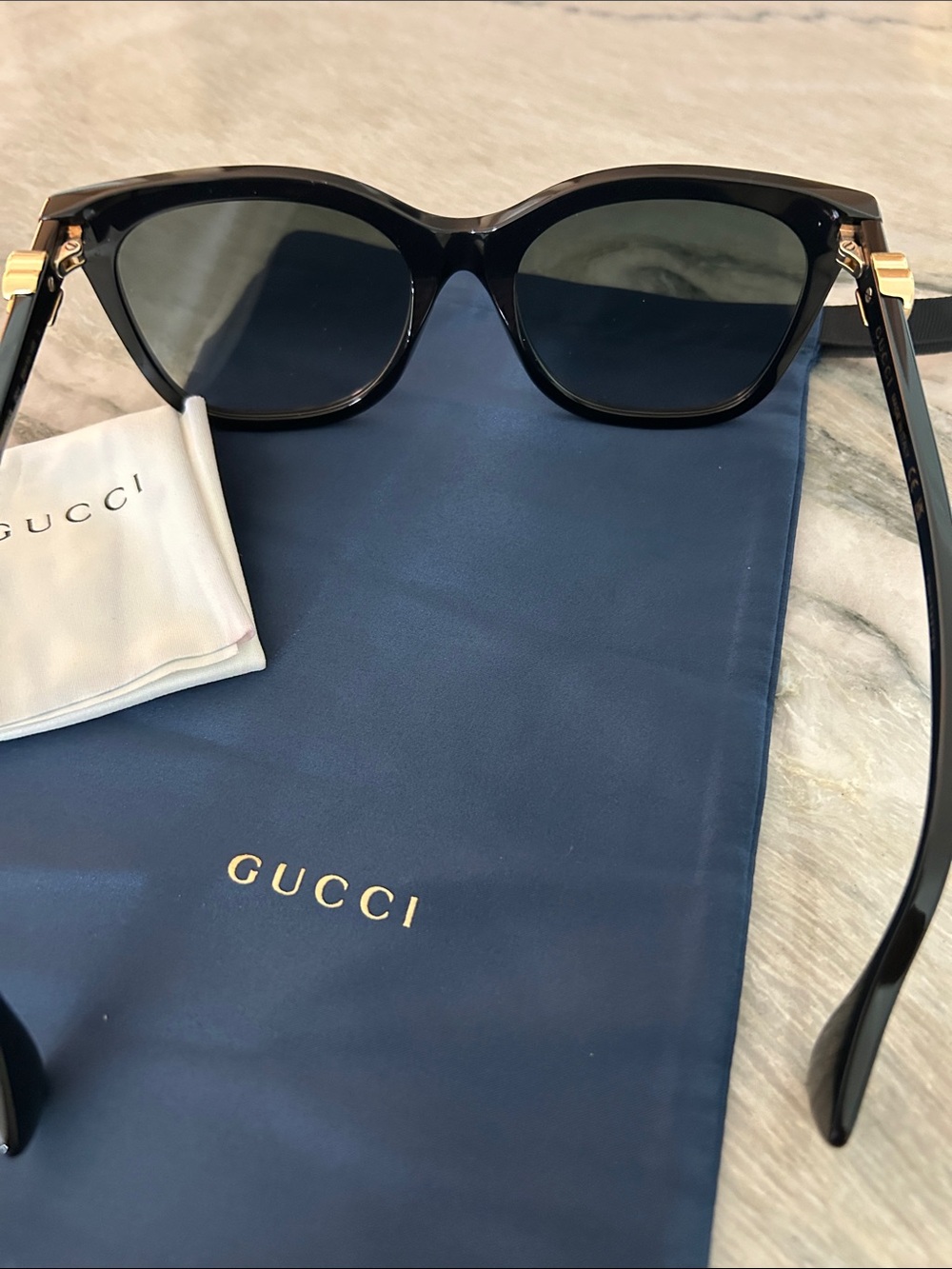 Gucci Black Cat-Eye Sunglasses with Dark Lenses - Picture 4 of 8